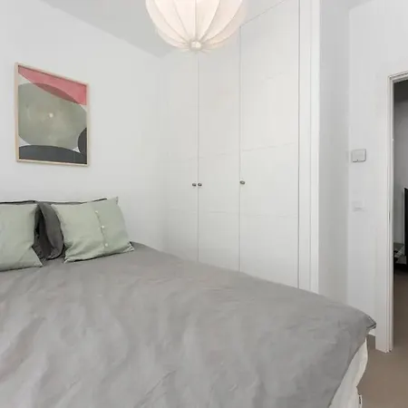 Apartment New Town House In Nueva Andalucia